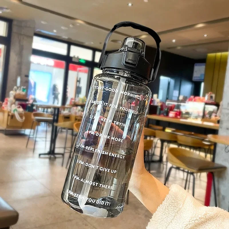 2 Liter water fles met rietje